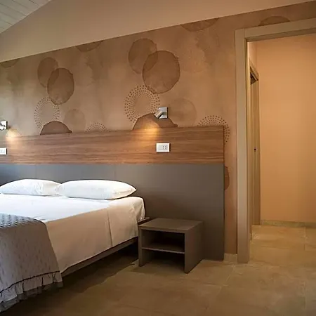 Aris Hotel *
