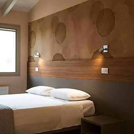 Hotel Aris *